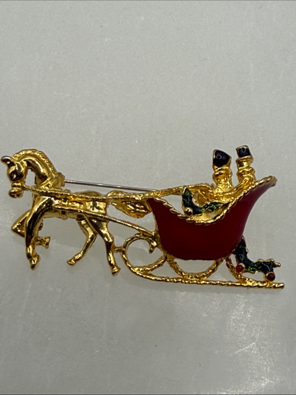 Vintage Gold tone Horse & Red Sleigh enamel Holiday Brooch pin